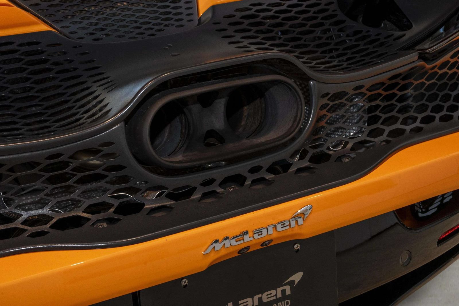 Used 2024 McLaren 750S Spider RWD image 47