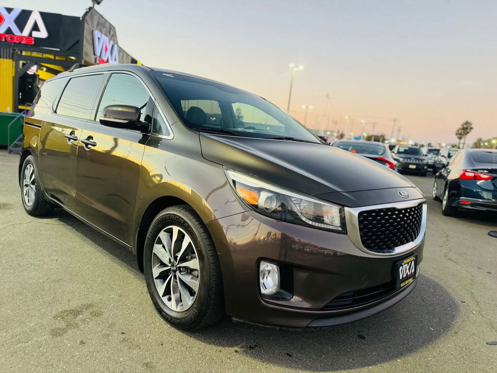 Used 2016 Kia Sedona SX image 3