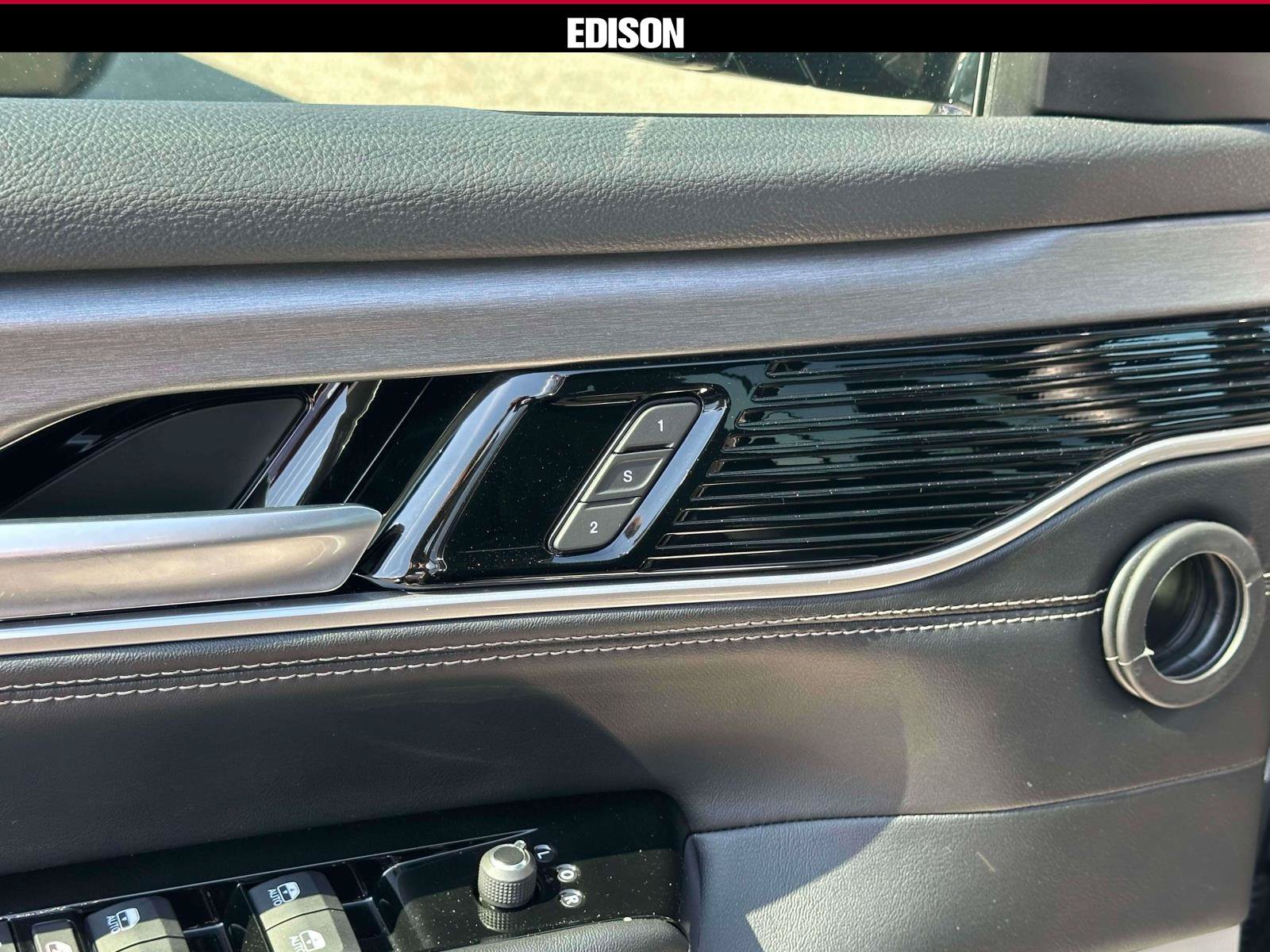Used 2025 Jeep Wagoneer Series II AWD/4WD image 18