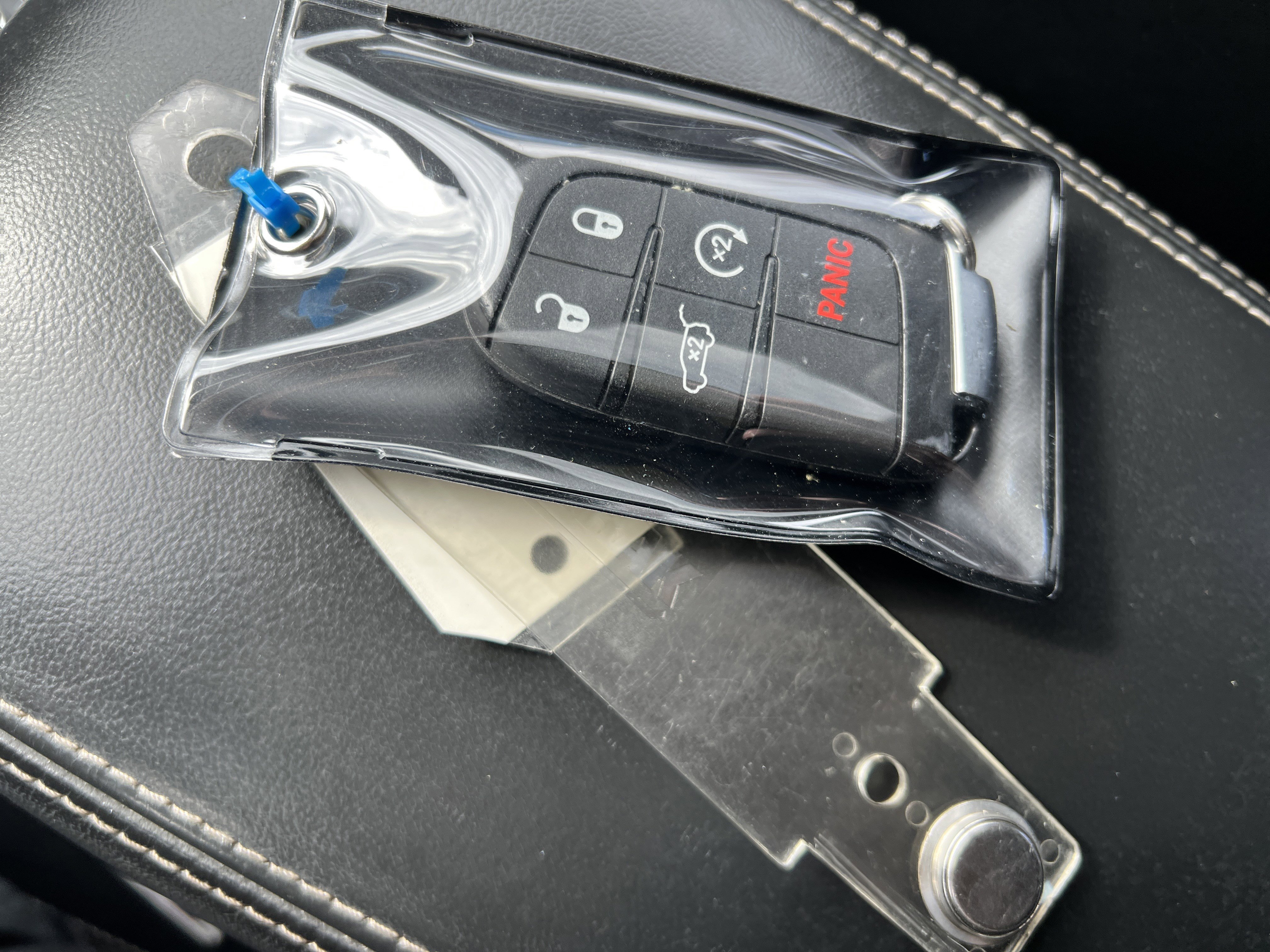 Used 2017 Jeep Grand Cherokee Overland w/ Jeep Active Safety Group image 34