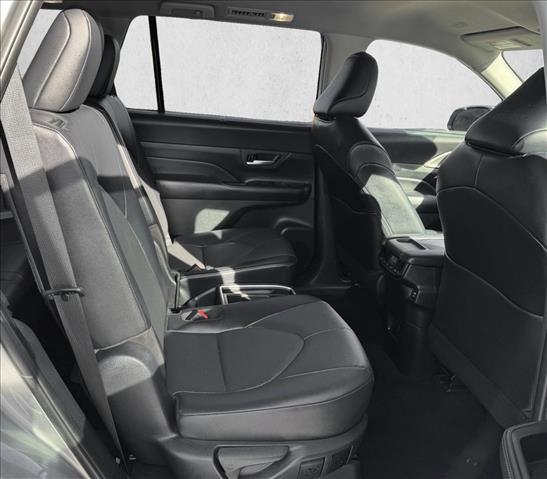 Certified 2025 Toyota Grand Highlander AWD image 19