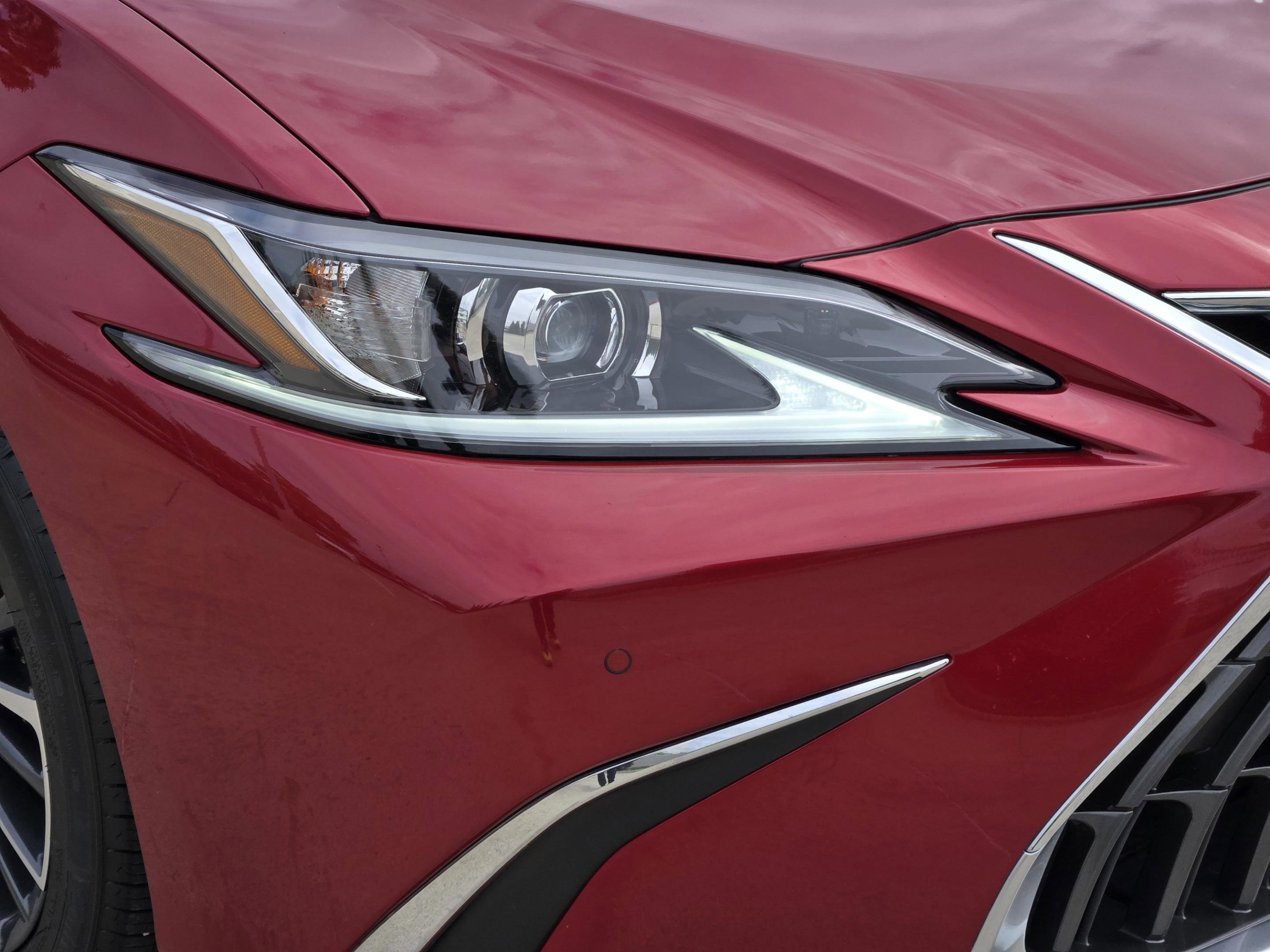 Used 2025 Lexus ES 300h w/ Premium Package FWD image 35