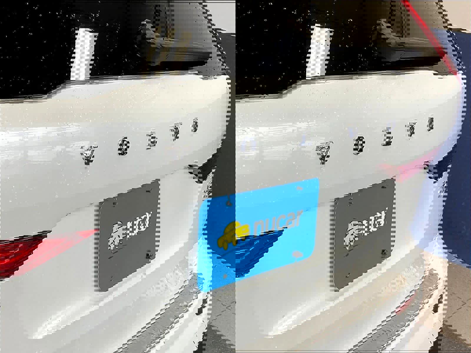 Used 2019 Volvo XC60 T6 Momentum w/ Multimedia Package image 28