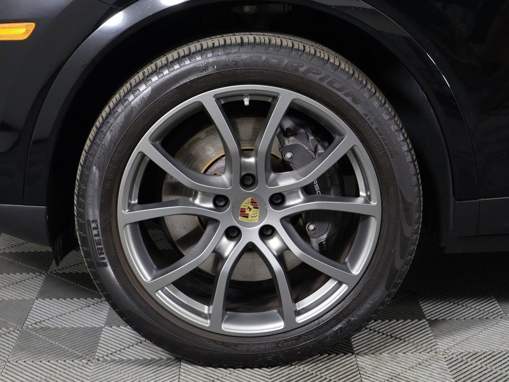 Used 2023 Porsche Cayenne Platinum Edition image 26