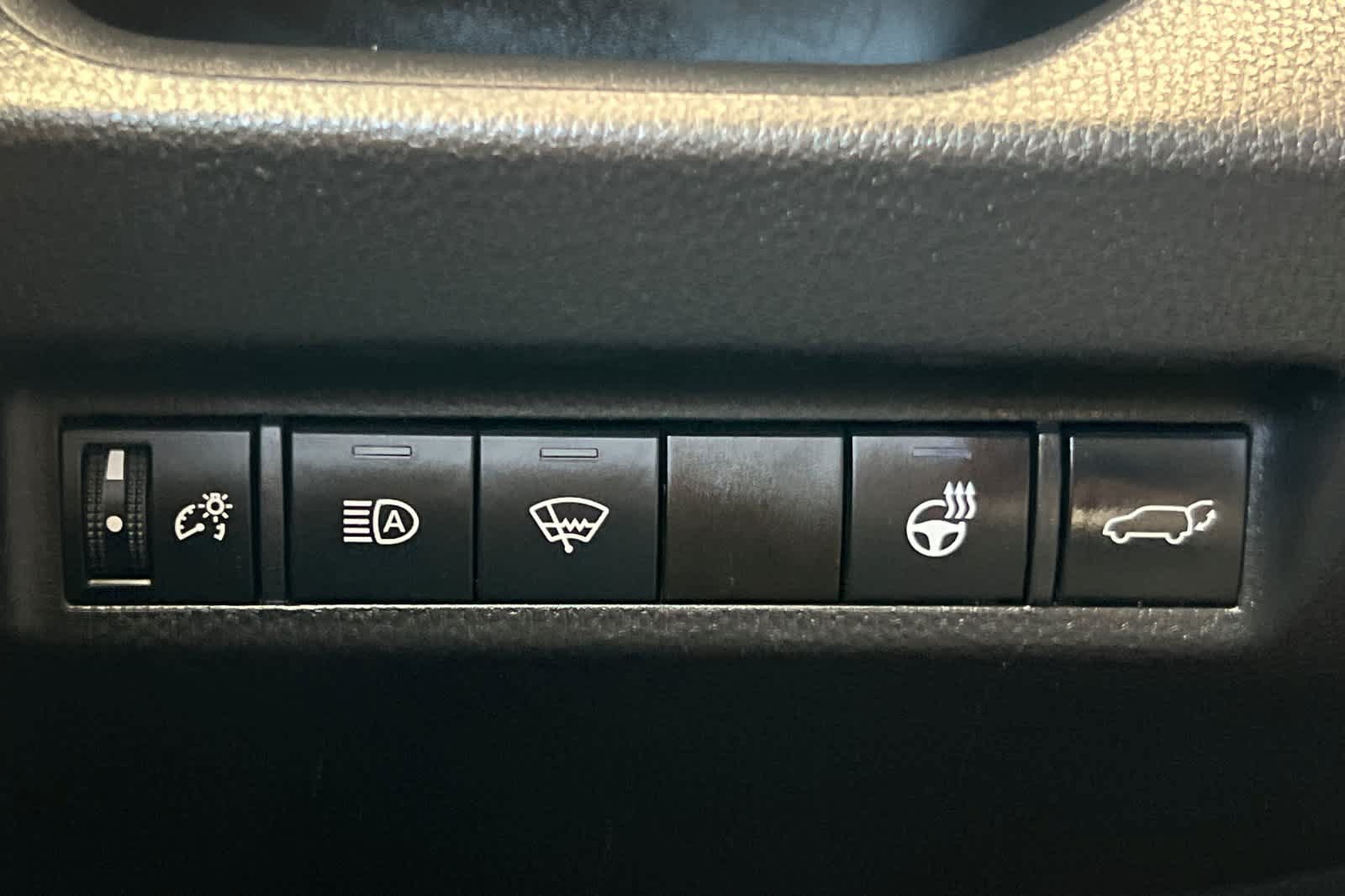 Certified 2021 Toyota RAV4 XLE Premium AWD/4WD image 31