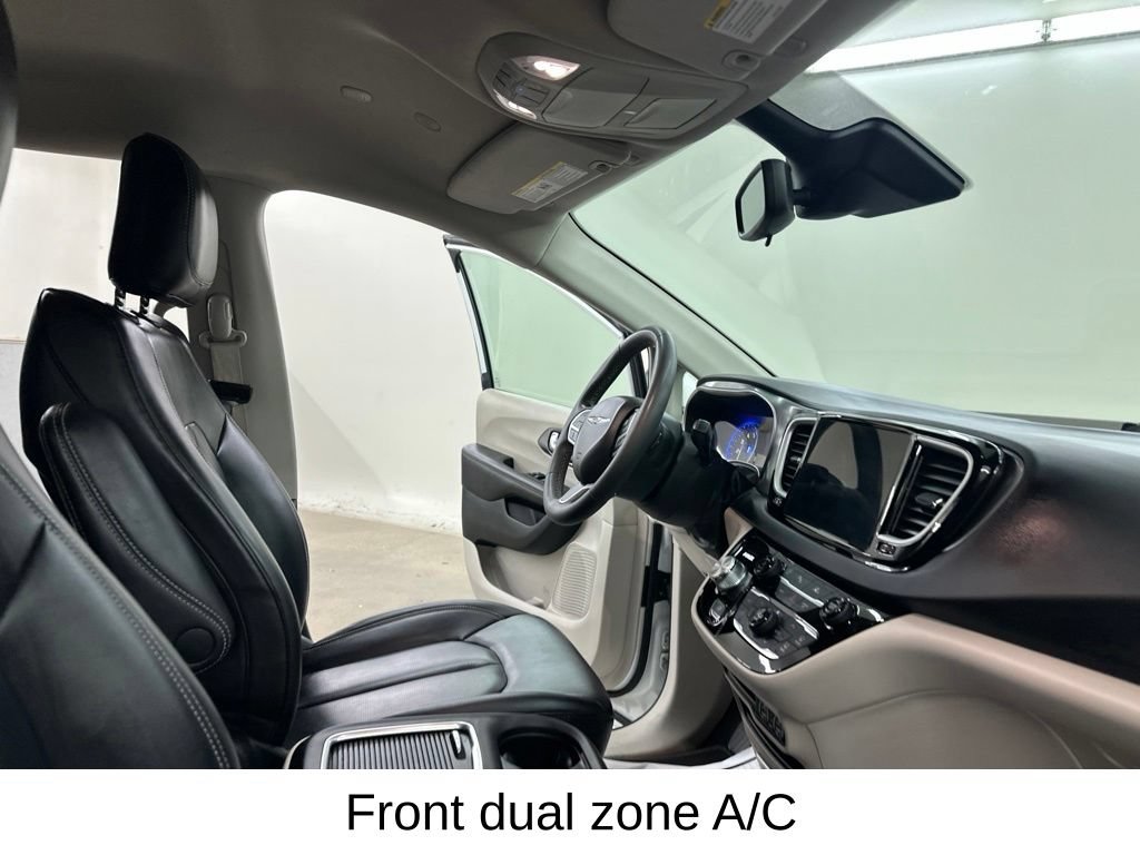 Used 2023 Chrysler Pacifica Touring-L FWD image 23