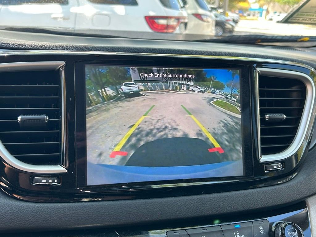 Used 2023 Chrysler Pacifica Touring-L image 27