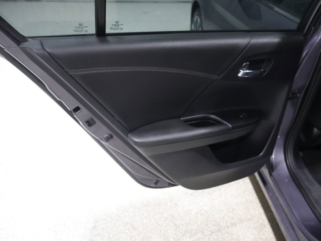 Used 2015 Honda Accord Sport image 17
