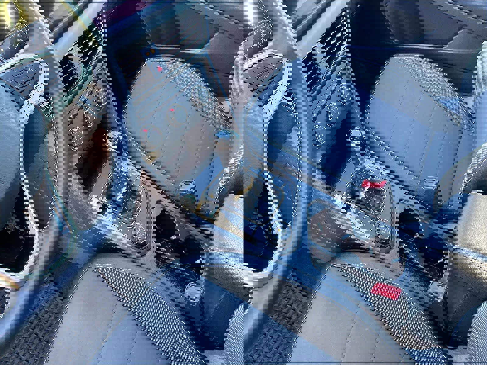 Used 2022 Volkswagen Taos SE w/ Panoramic Sunroof Package image 21