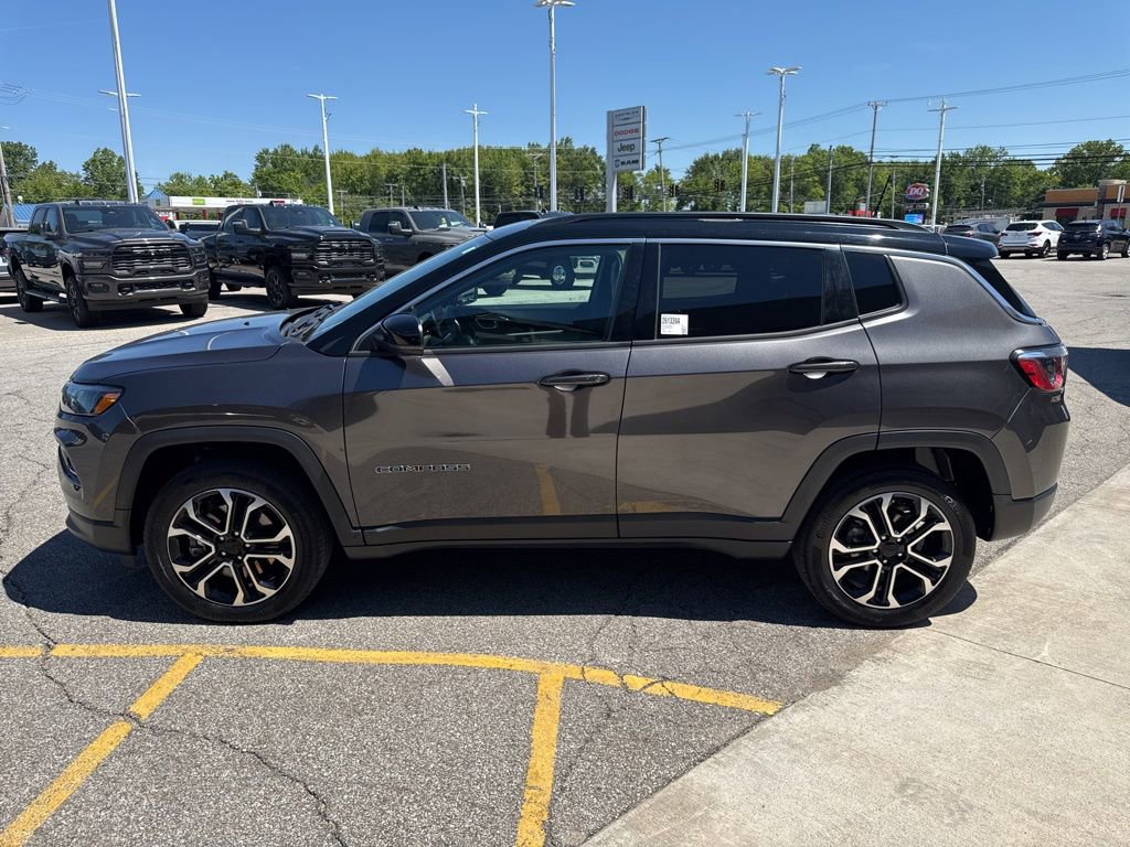 Used 2023 Jeep Compass Limited w/ Sun and Sound Group AWD/4WD image 8
