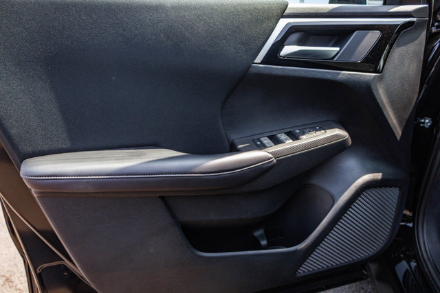 New 2025 Mitsubishi Outlander ES image 13