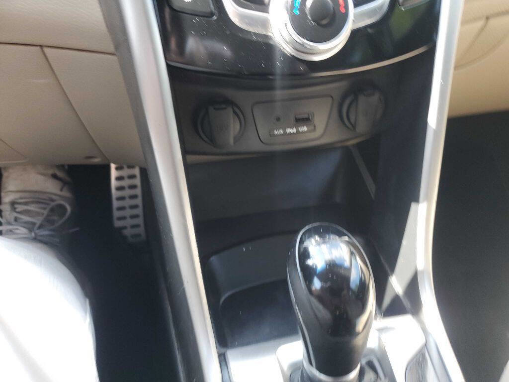 Used 2013 Hyundai Elantra GT w/ Touch & Go Pkg FWD image 29