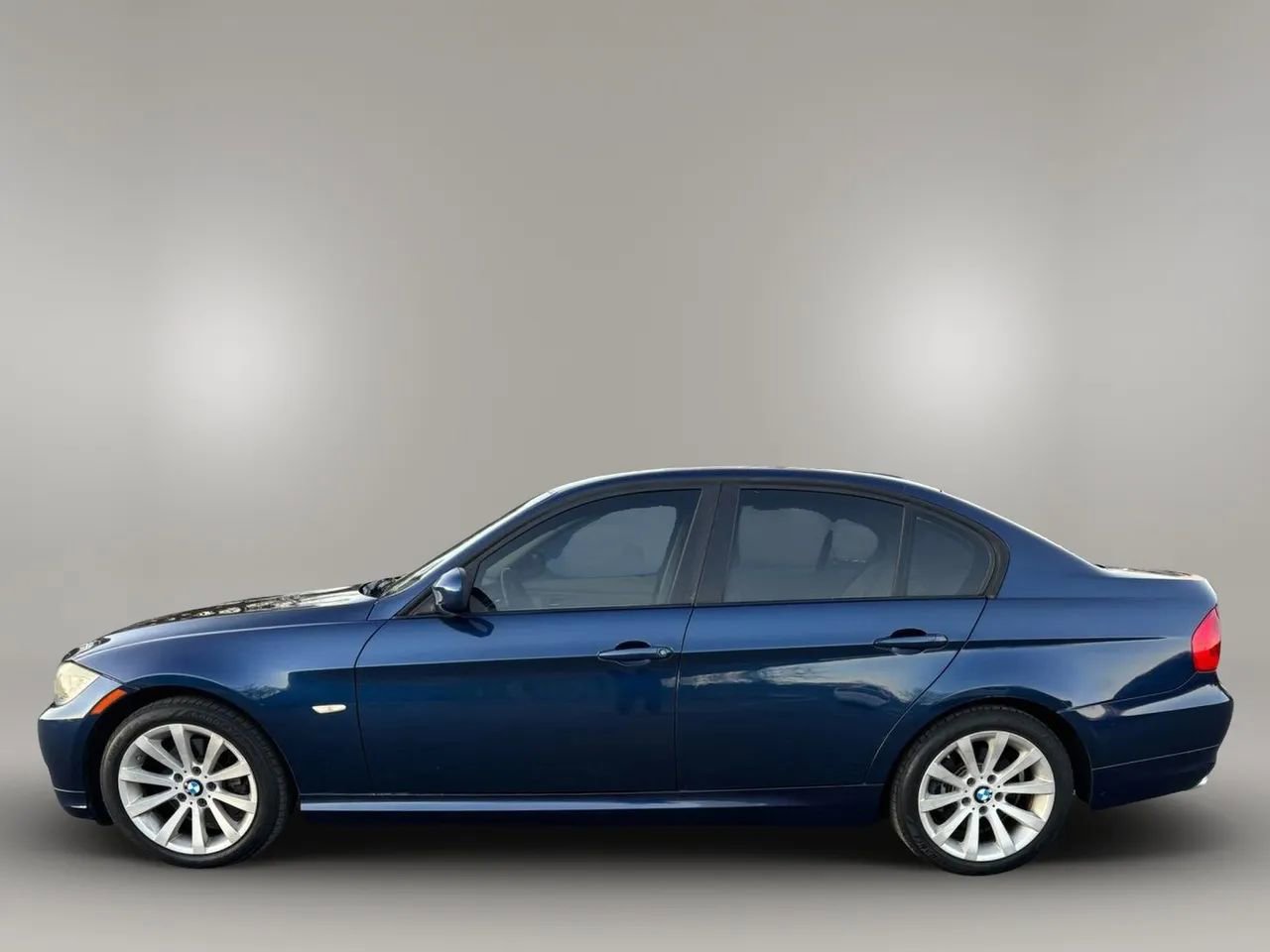 Used 2011 BMW 328i Sedan RWD image 2