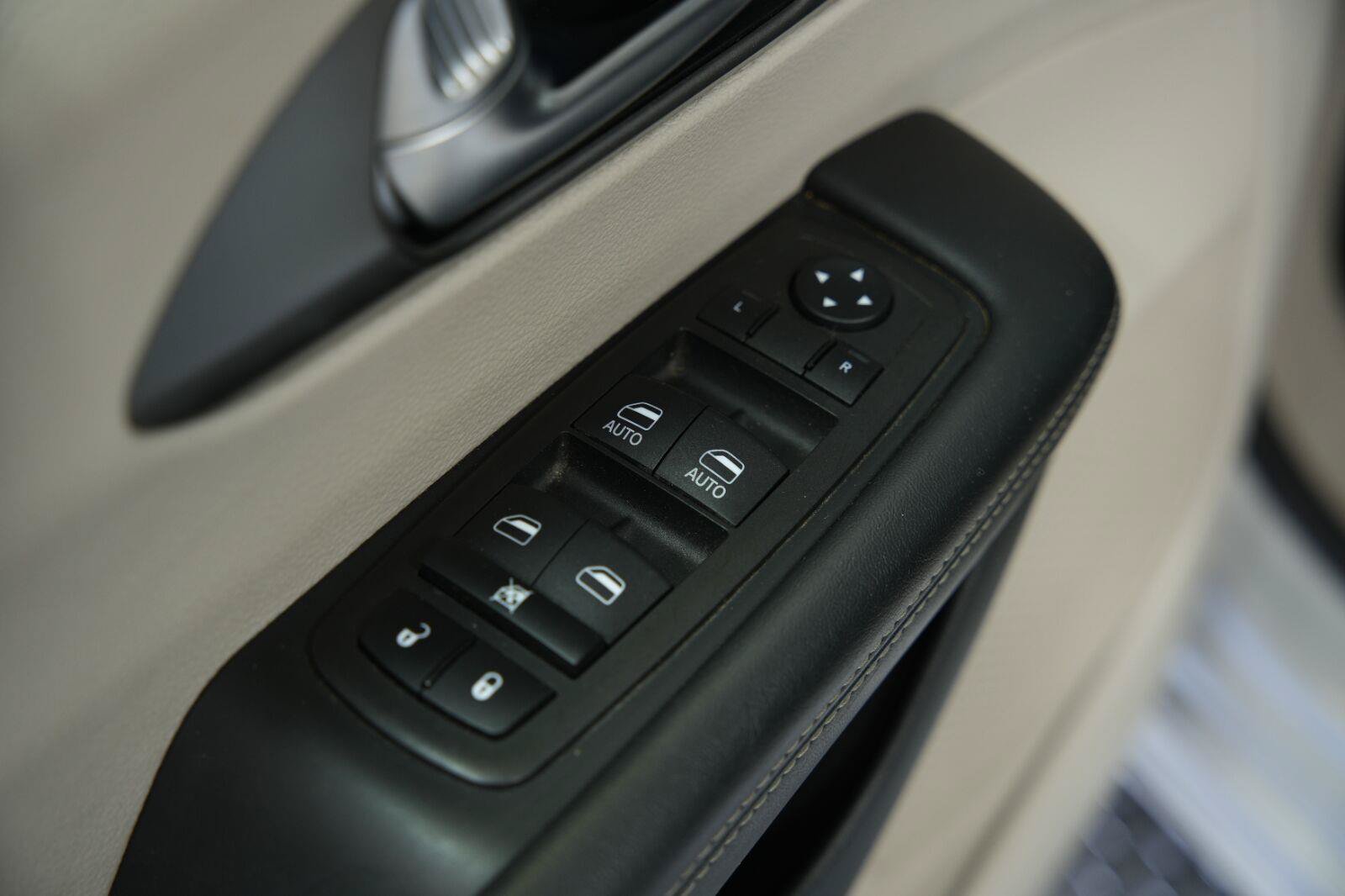 Used 2023 Chrysler Pacifica Touring-L FWD image 27
