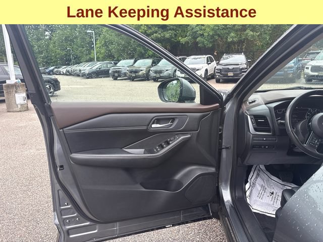 Used 2023 Nissan Rogue SV w/ SV Premium B Package AWD/4WD image 12