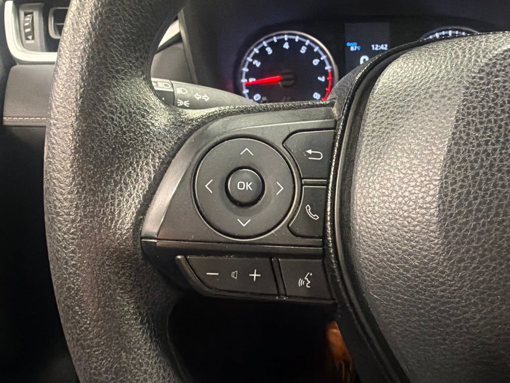 Used 2019 Toyota RAV4 LE AWD/4WD image 16