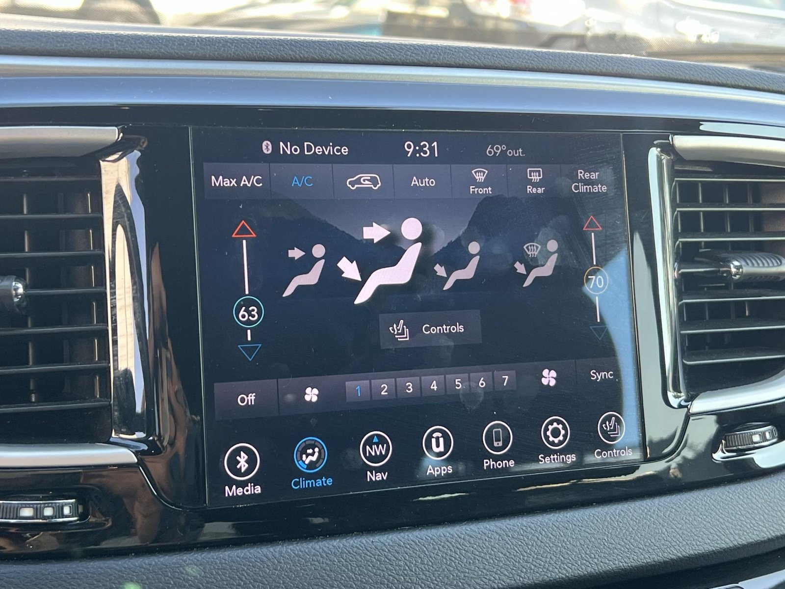 Used 2020 Chrysler Pacifica Touring-L Plus FWD image 18