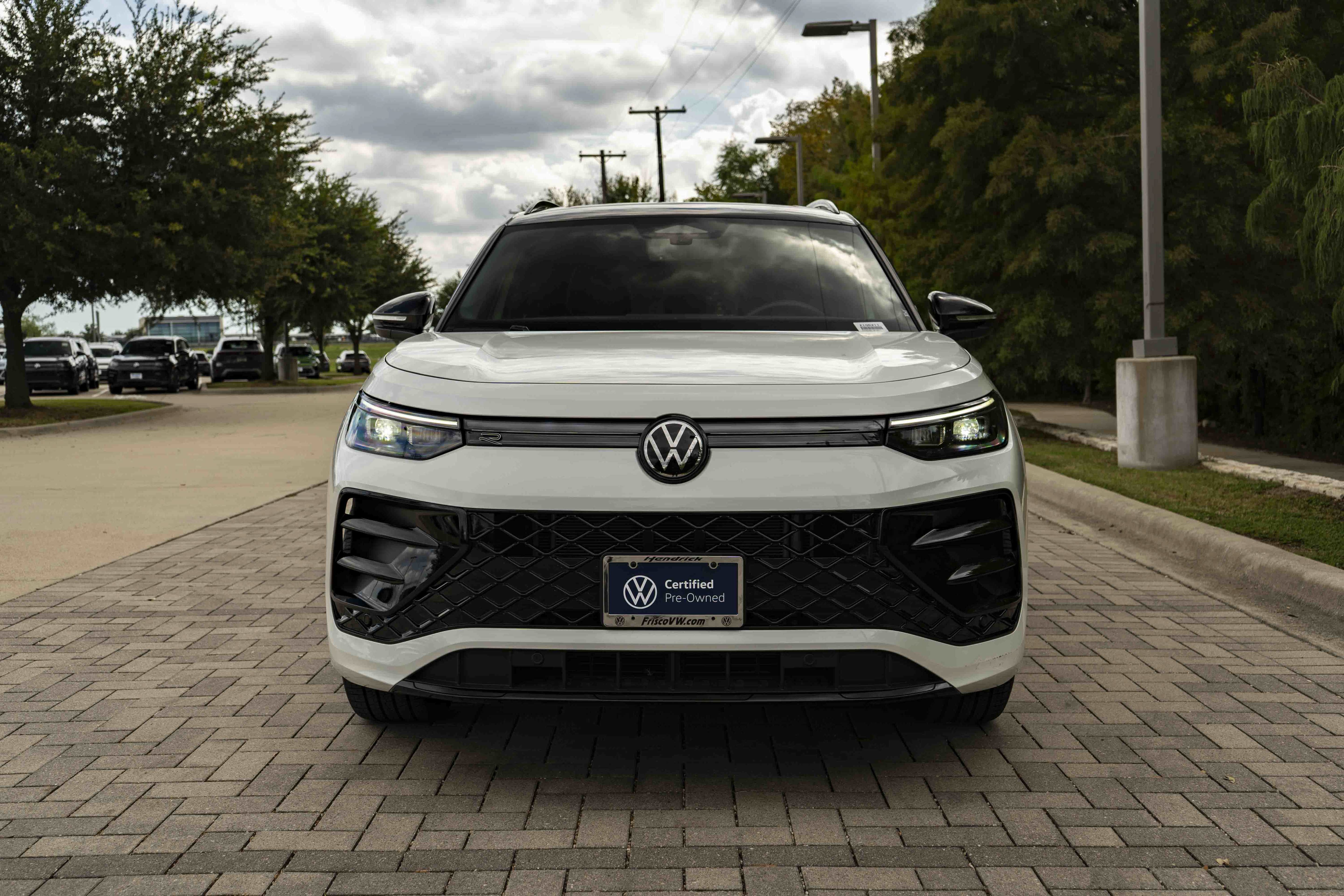 Certified 2026 Volkswagen Tiguan SE R-Line FWD image 3