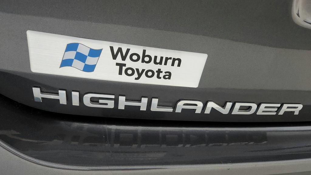 Used 2023 Toyota Highlander XLE AWD/4WD image 35