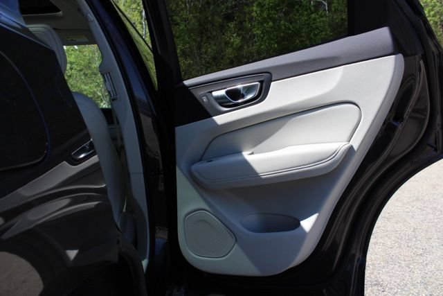 Certified 2023 Volvo XC60 B5 Plus w/ Climate Package AWD/4WD image 18