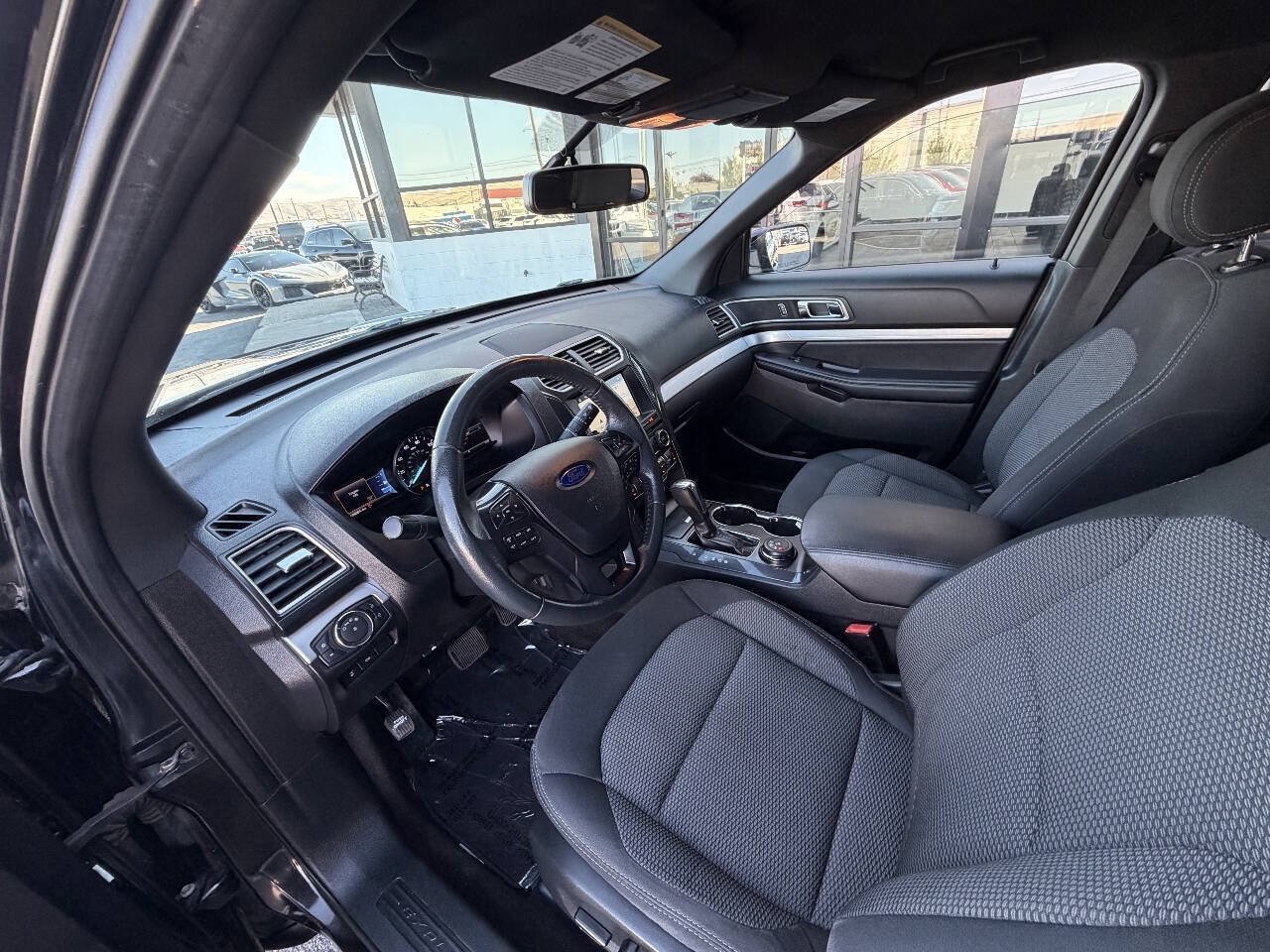 Used 2017 Ford Explorer XLT w/ Equipment Group 201A AWD/4WD image 14
