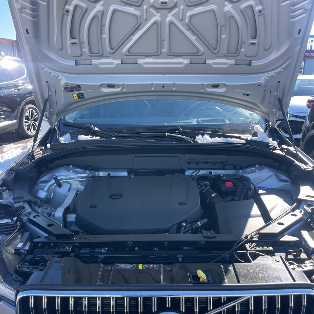 Used 2023 Volvo XC60 B6 Ultimate w/ Climate Package image 35