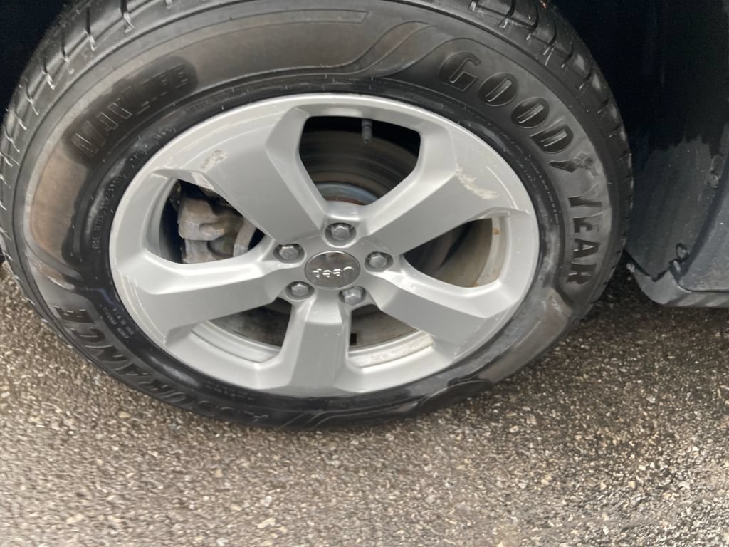 Used 2019 Jeep Compass Latitude AWD/4WD image 34