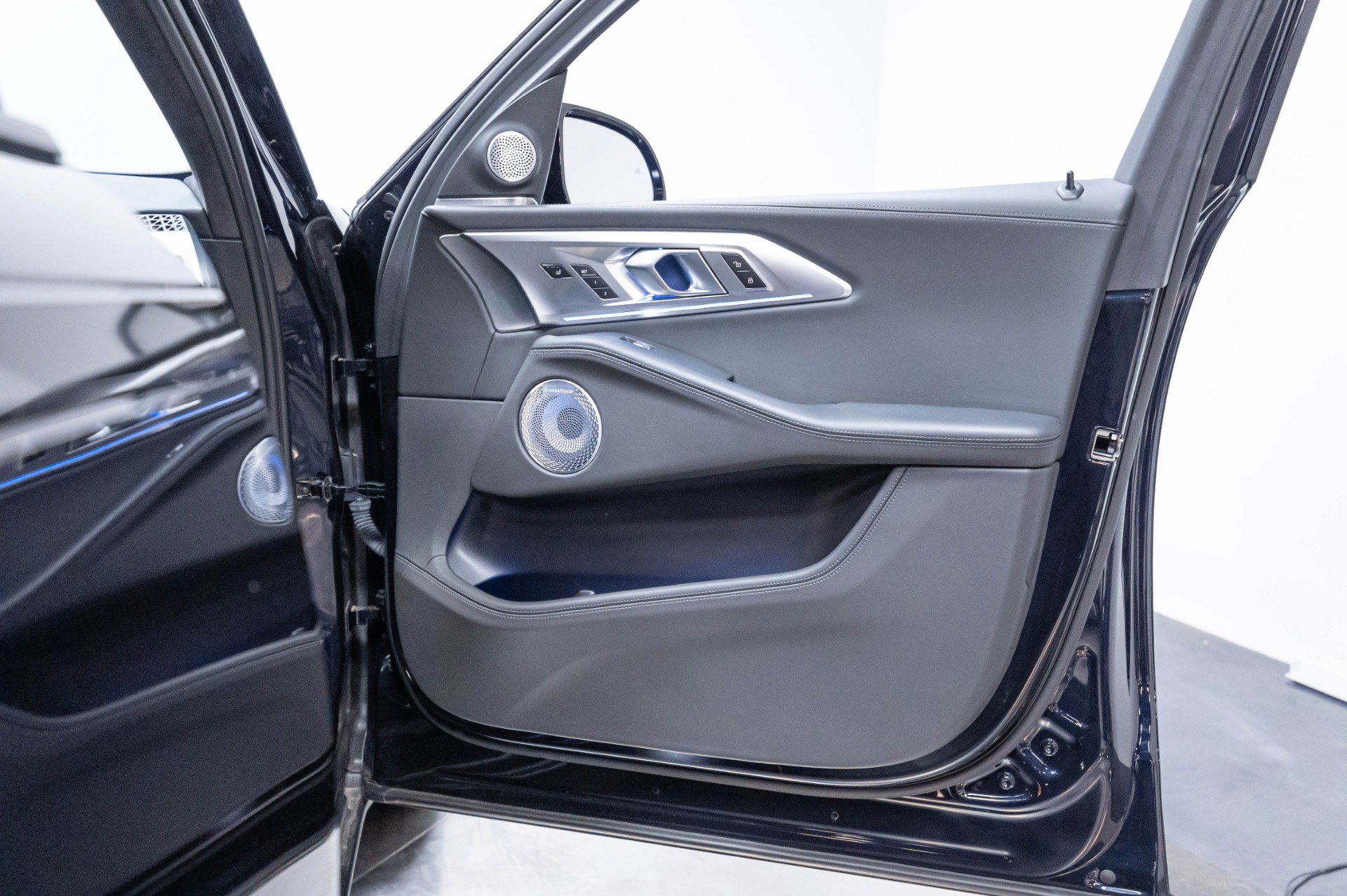 Used 2023 BMW XM AWD/4WD image 34