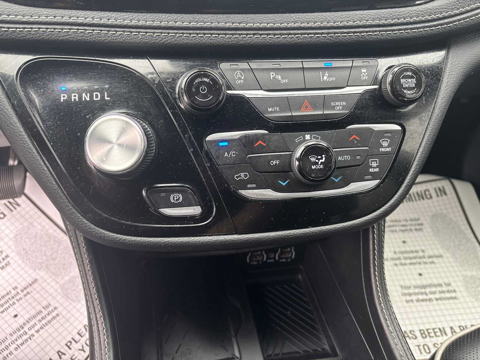 Used 2025 Chrysler Pacifica Limited FWD image 27