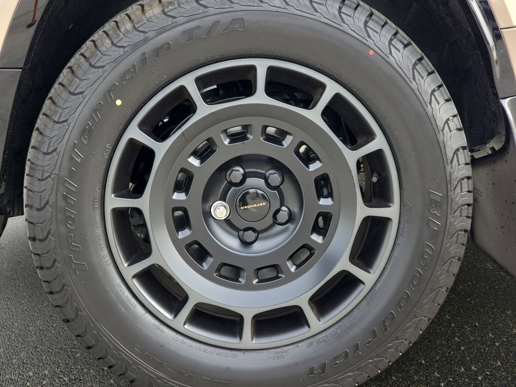 New 2026 Land Rover Defender 110 OCTA image 34