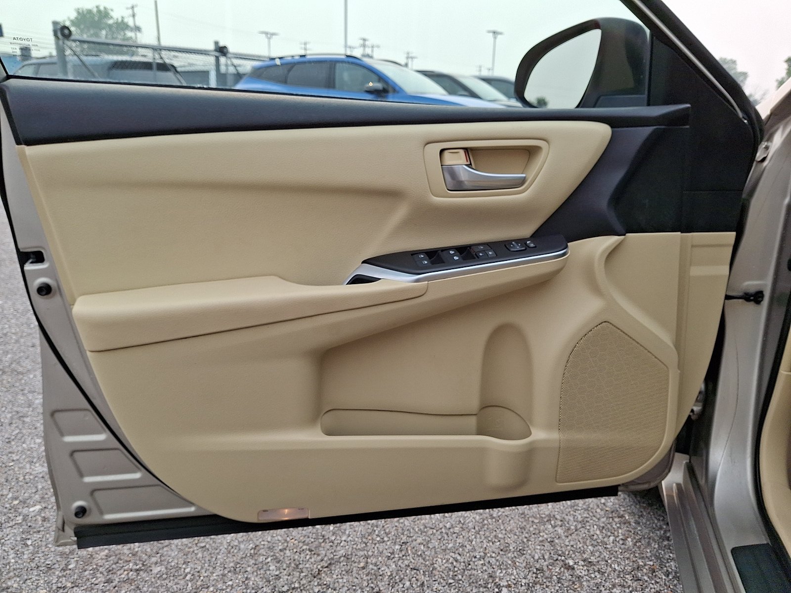 Used 2016 Toyota Camry LE FWD image 13