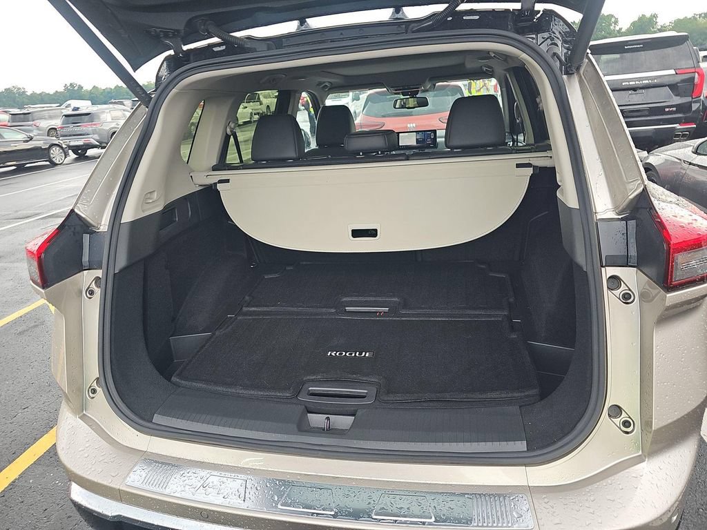 Certified 2025 Nissan Rogue Platinum w/ Tech Package AWD/4WD image 18