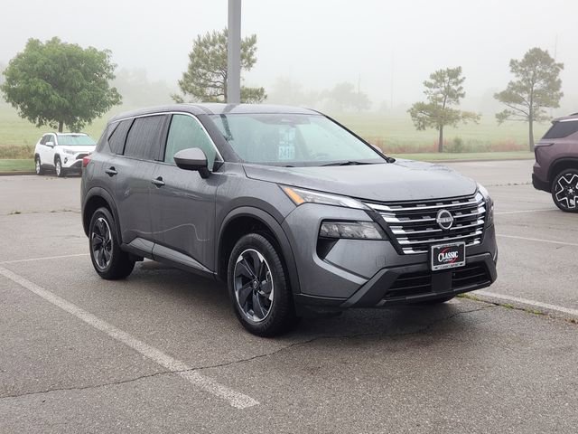 Used 2025 Nissan Rogue SV FWD image 2