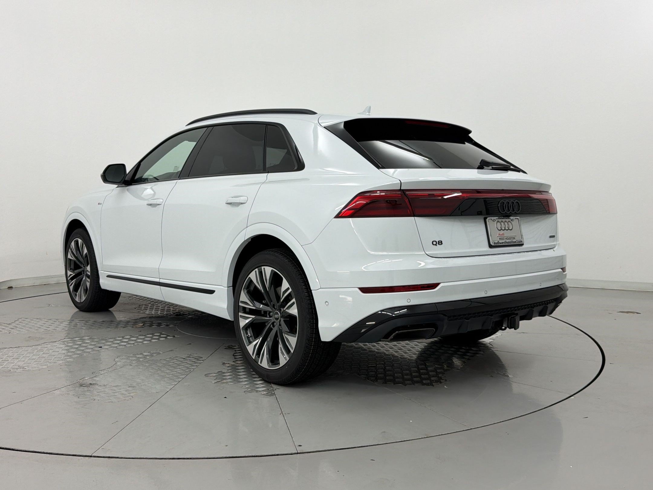 New 2026 Audi Q8 Premium Plus AWD/4WD image 3