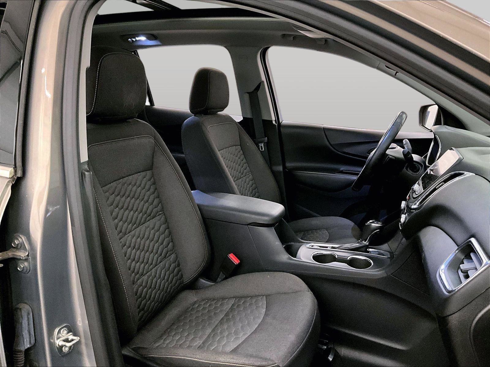 Used 2019 Chevrolet Equinox LT w/ Sun & Navigation Package image 7