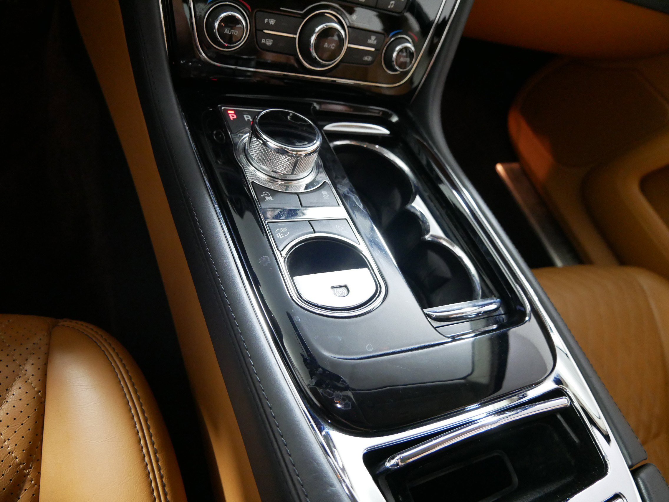 Used 2017 Jaguar XJ L Portfolio image 24