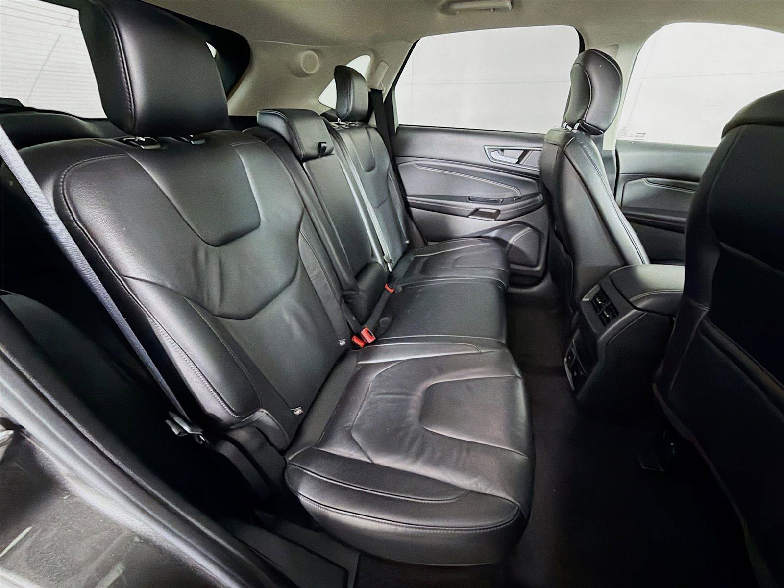 Used 2019 Ford Edge Titanium image 26