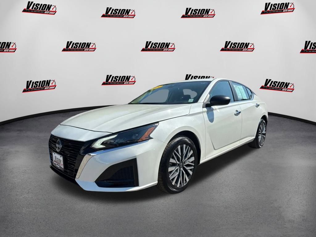 Used 2024 Nissan Altima 2.5 SV