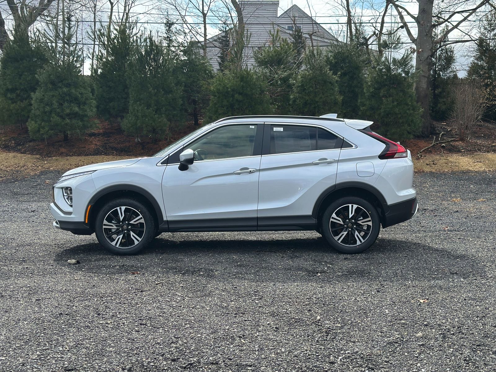New 2025 Mitsubishi Eclipse Cross SE image 2