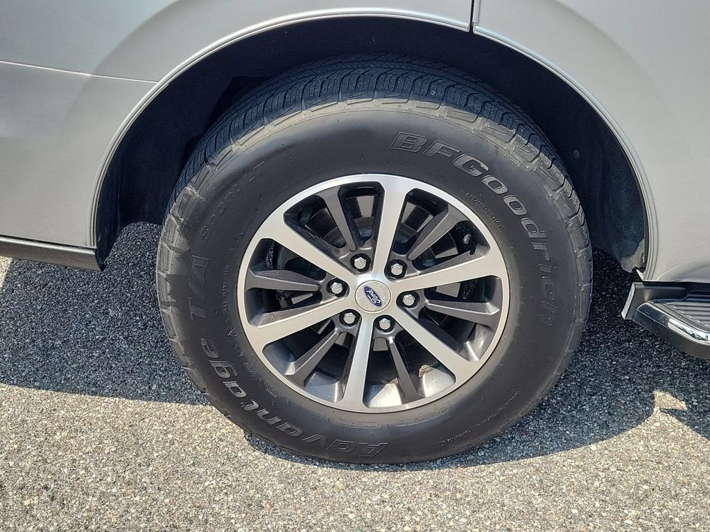 Used 2018 Ford Expedition XLT w/ Equipment Group 202A RWD image 5