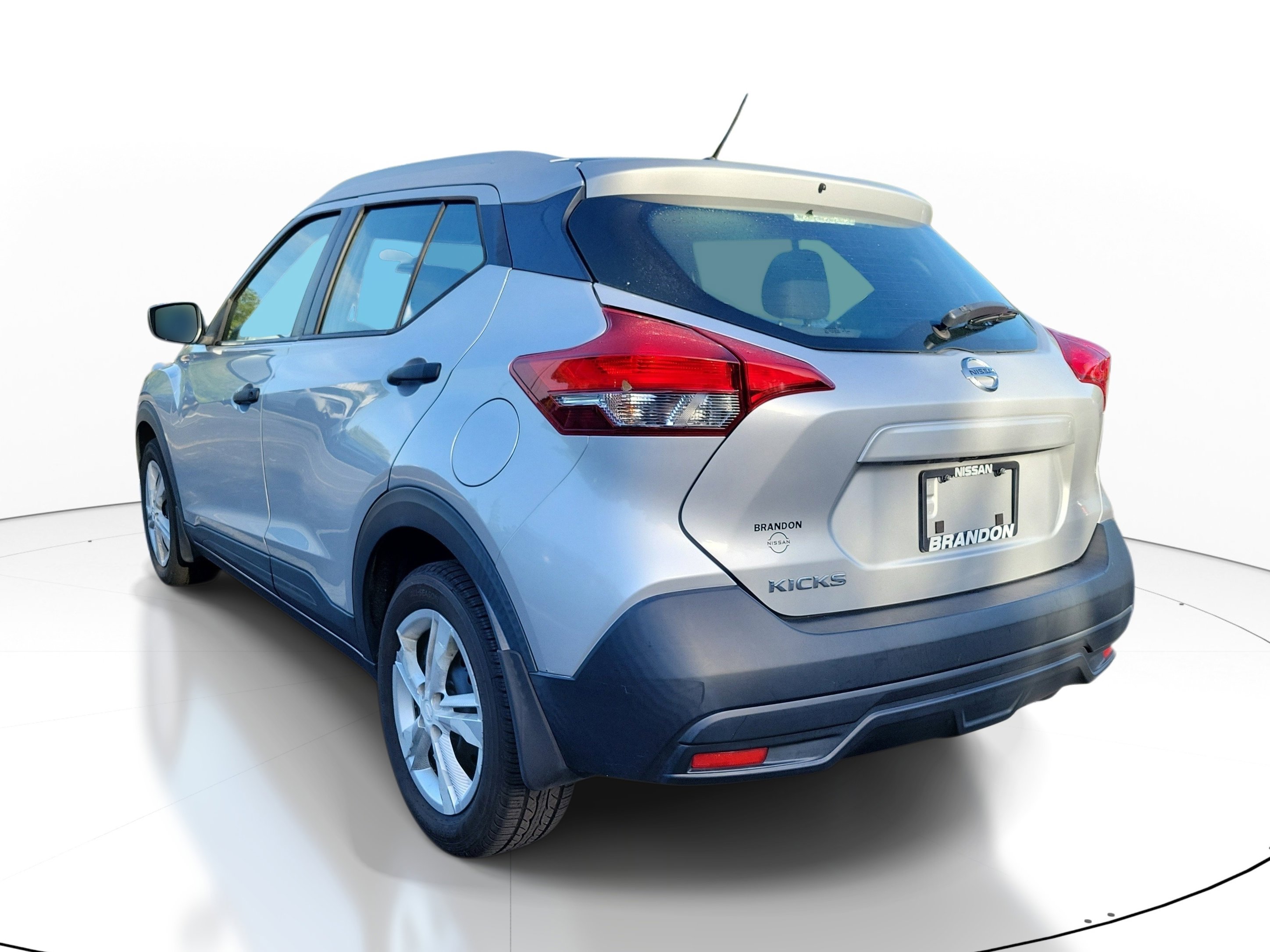 Used 2019 Nissan Kicks S image 7