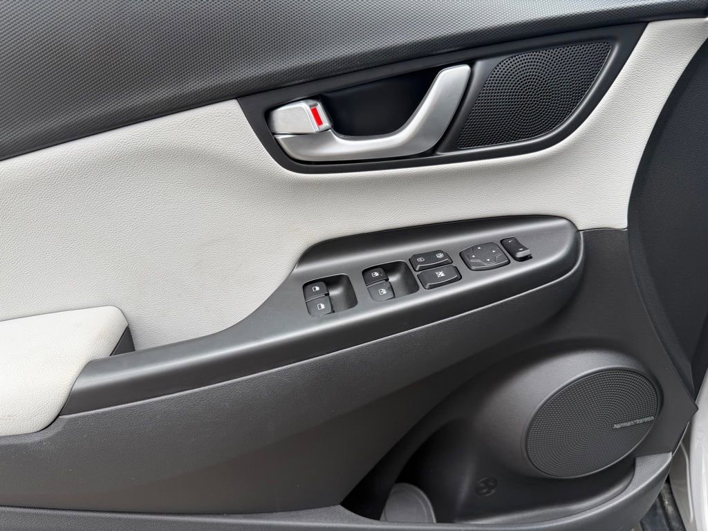Used 2023 Hyundai Kona Limited image 16