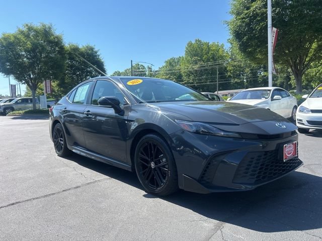 Used 2025 Toyota Camry SE FWD image 4