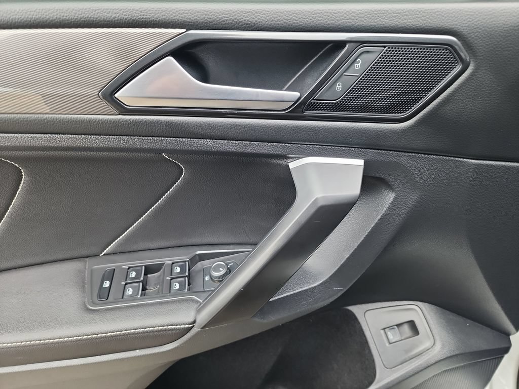 Used 2024 Volkswagen Tiguan SE AWD/4WD image 13