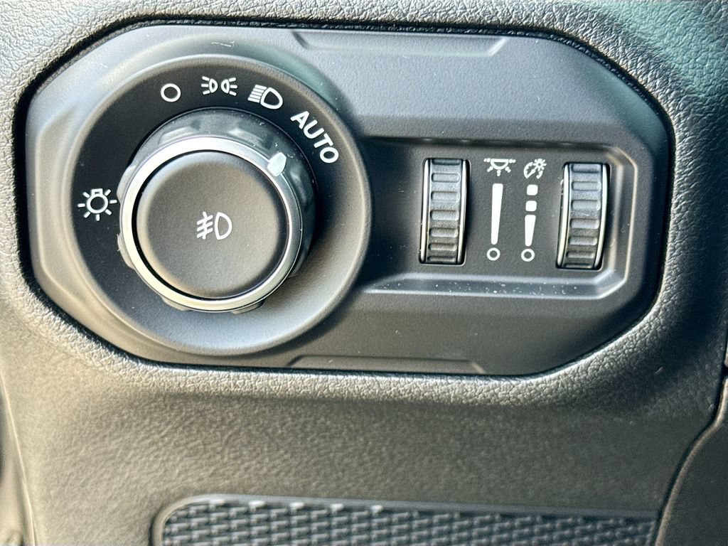 Used 2021 Jeep Wrangler Unlimited Sahara AWD/4WD image 11