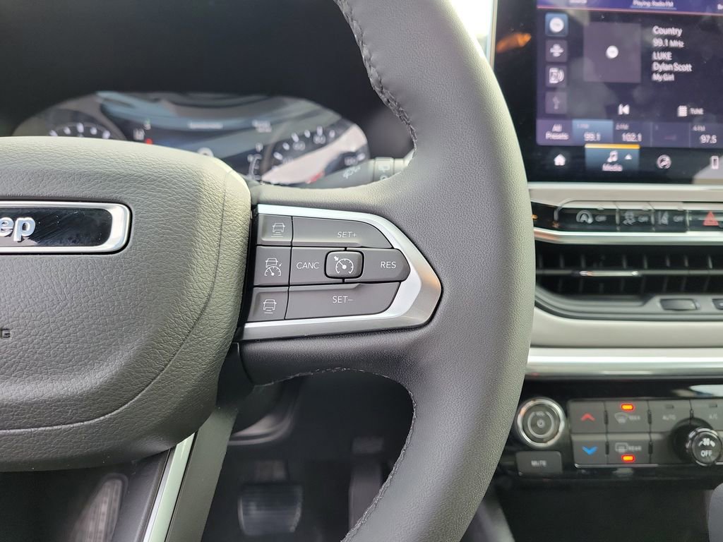 Used 2023 Jeep Compass Limited image 24