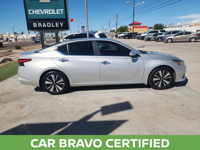 Used 2022 Nissan Altima 2.5 SV w/ SV Premium Package FWD image 3