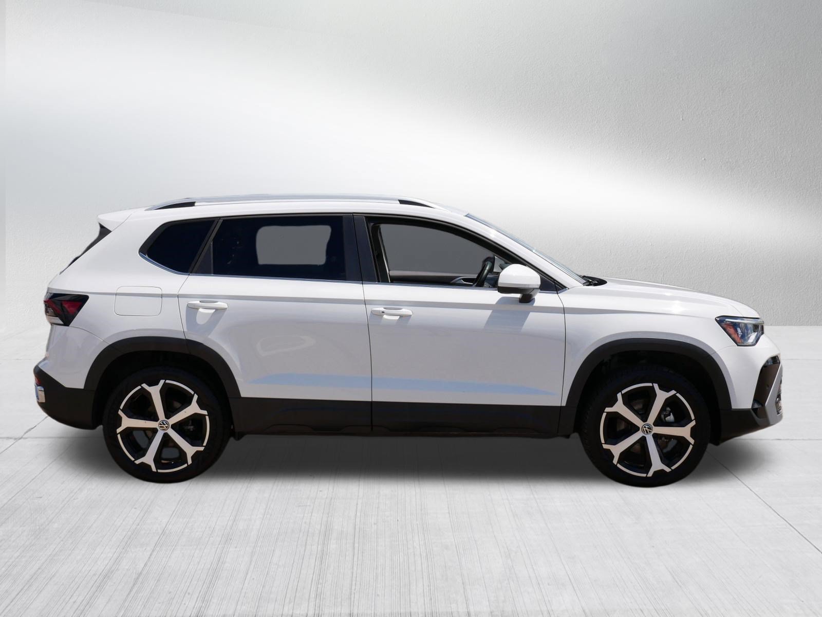 Used 2025 Volkswagen Taos SEL AWD/4WD image 8