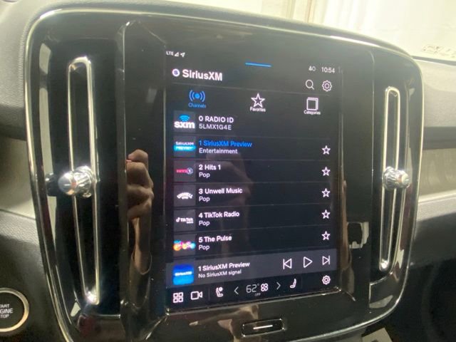 Certified 2025 Volvo XC40 B5 Core image 21