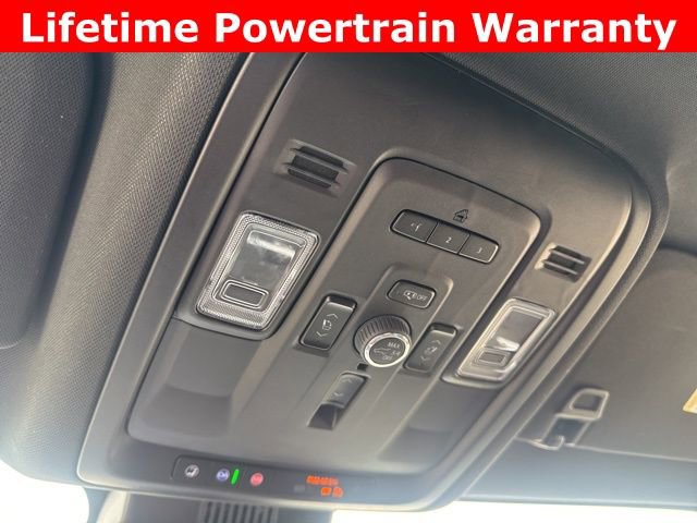 Used 2024 Chevrolet Suburban RST w/ Luxury Package image 18